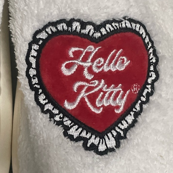 (M) Hello Kitty Valentine’s Slippers - Picture 6 of 7